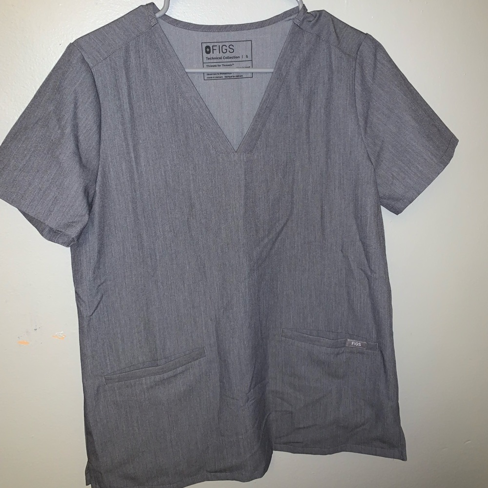 Women’s gray SCRUB TOP FIGS